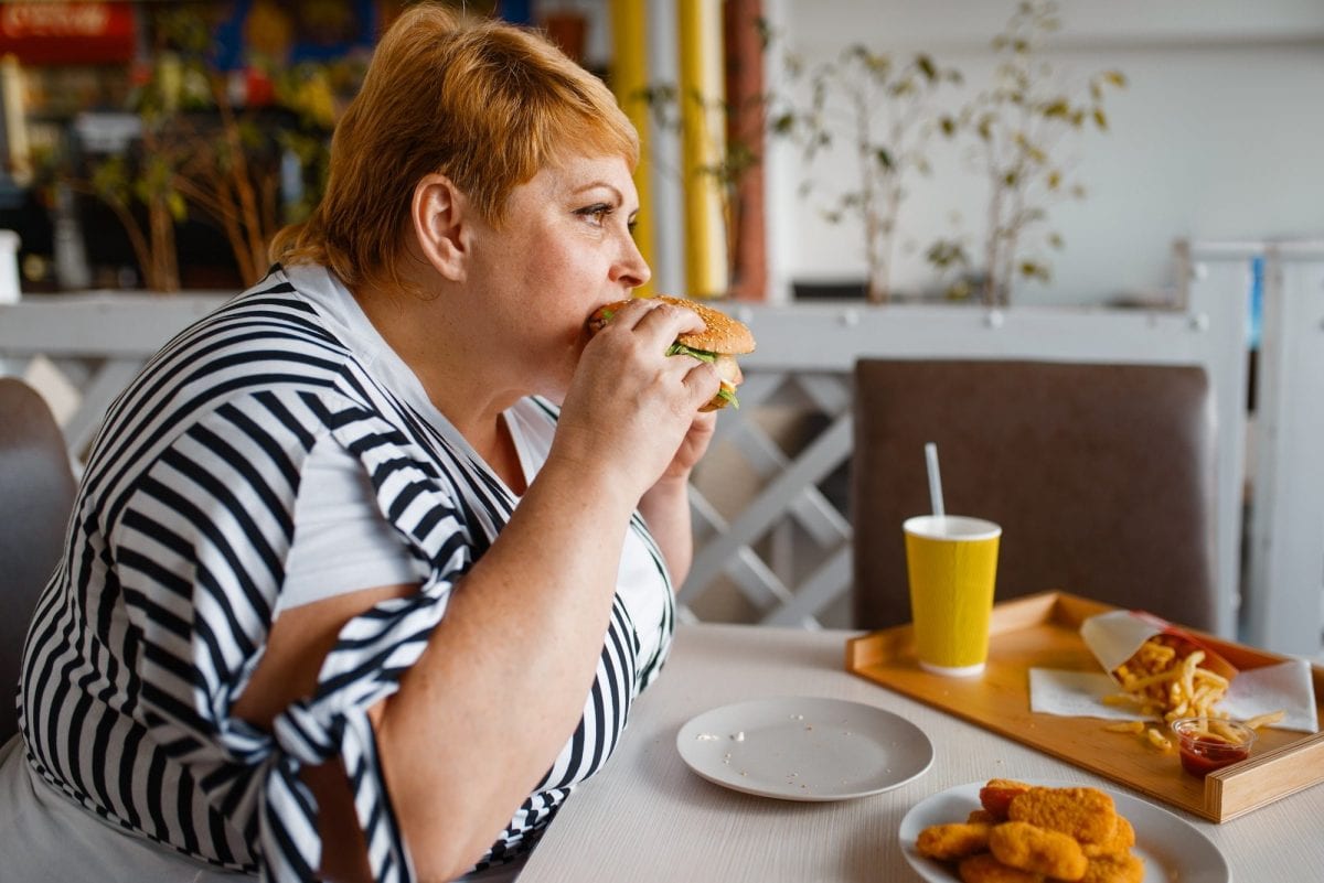 Eating with overweight people can trigger weight gain
